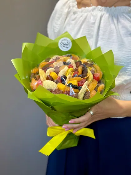Букет из сухофруктов и цукатами папайи