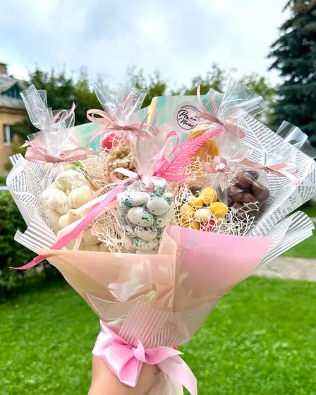 Букет с чаем, орехами и сухофруктами