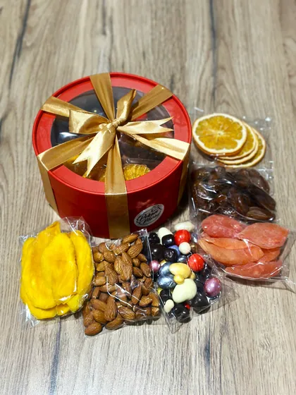 Вкусный набор с вяленой маракуйей, орехами в глазури и сухофруктами